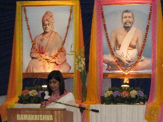 Ms Aruna Chetty addressing the audience